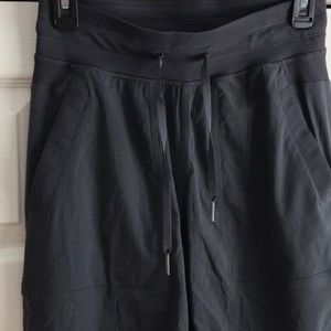 Lululemon dance pant size 4 look brand new